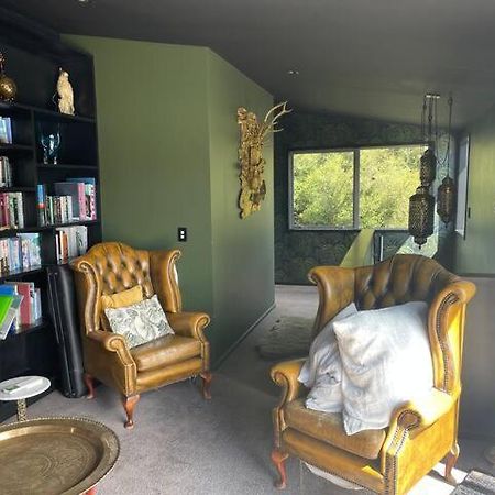 מלון Albert Town Upstairs Relaxing Loft מראה חיצוני תמונה